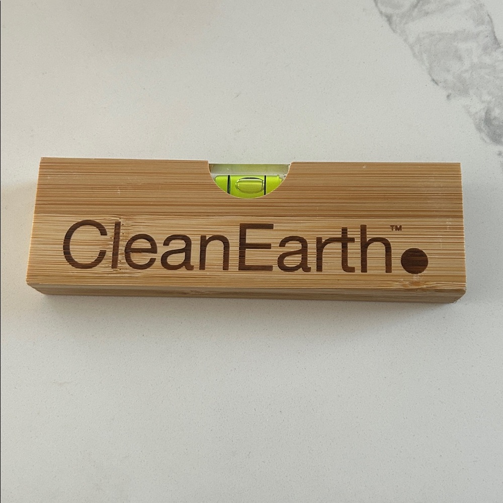 NWOT CleanEarth Bamboo Level and bottle opener